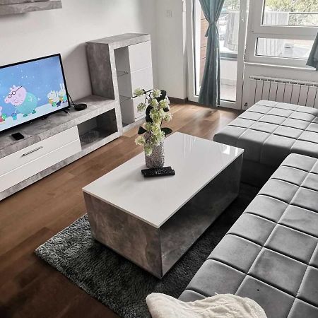 Square Apartment Баня Лука Екстериор снимка
